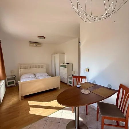 By Hellobalatonlelle Apartment