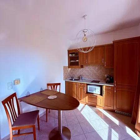 By Hellobalatonlelle Apartment